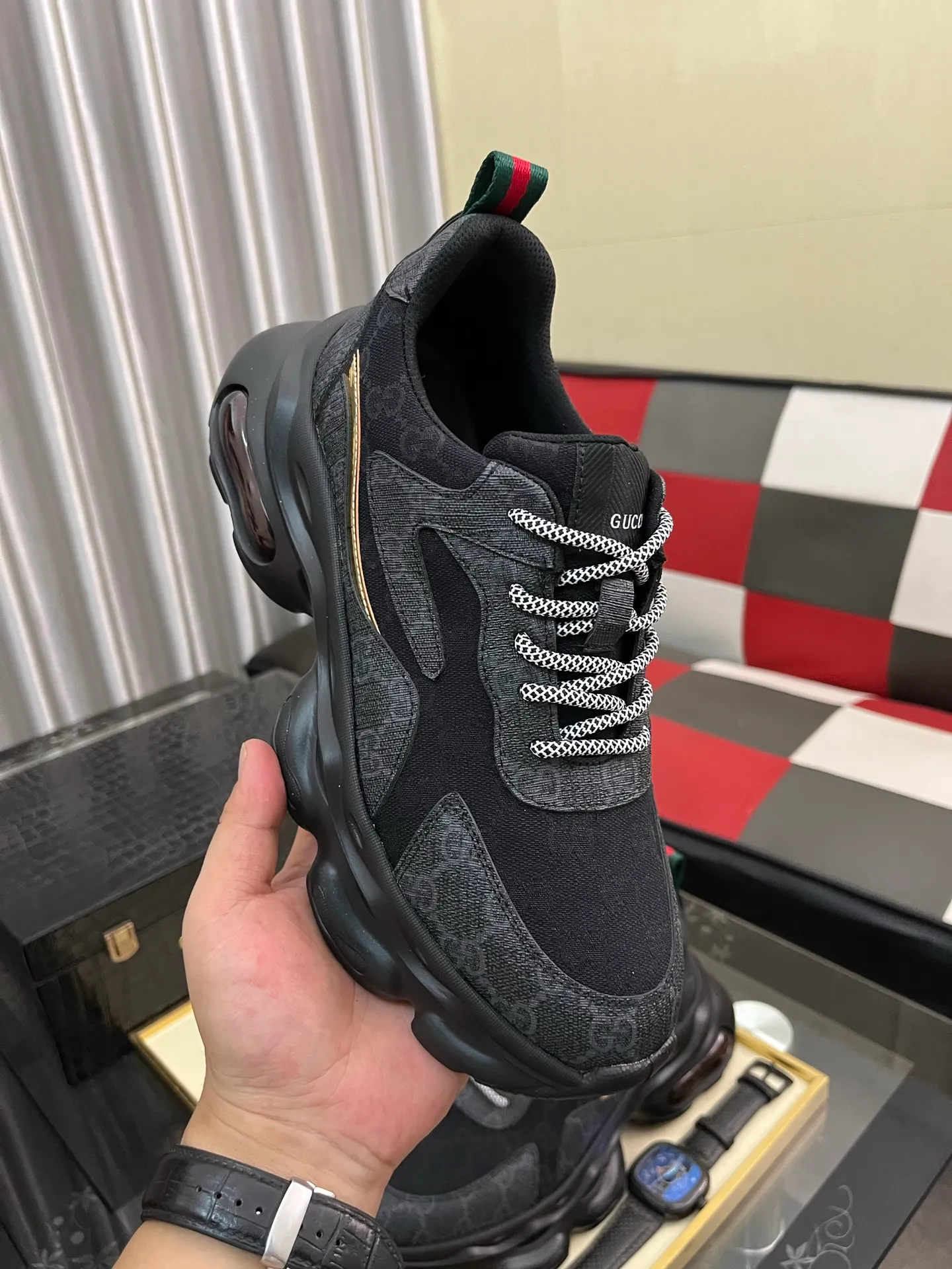Men's shoes💰438⌚️⌚️[Gucci] Gucci's new men's genuine leather casual shoes, the highest version on the market, any comparison is welcome🆚! The original leather has excellent texture and is super high-end! Fetal sheep net lining imported from Italy, removable pad! Luxurious materials and fine workmanship, highly recommended! Code number: 38-444️⃣Colors available